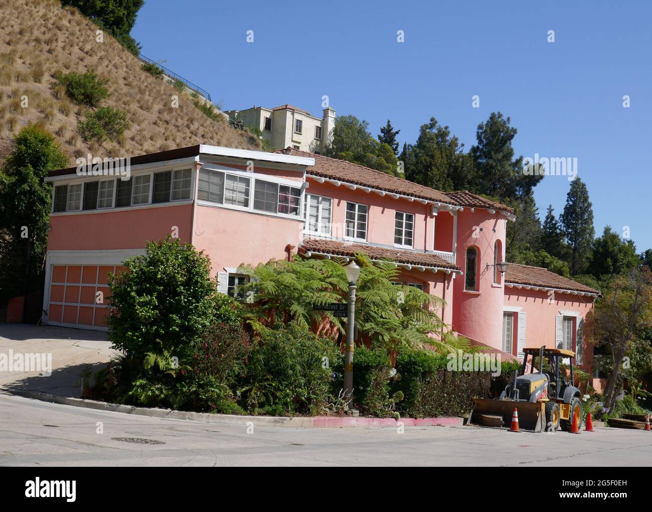 Los Angeles, Californie, États-Unis 26 juin 2021 UNE vue générale de l'atmosphère de l'actrice Elizabeth Taylor et du producteur de mari Mike Todd ancienne maison au 1330 Schuyler Drive le 26 juin 2021 à Los Angeles, Californie, États-Unis. D'autres résidences à cet endroit incluent l'acteur Tom Mix, la réalisatrice Amy Heckerling, l'actrice Madeleine Carroll, l'actrice Constance Bennett, l'actrice Carroll Baker et l'acteur George K. Arthur. Photo par Barry King/Alay stock photo Banque D'Images