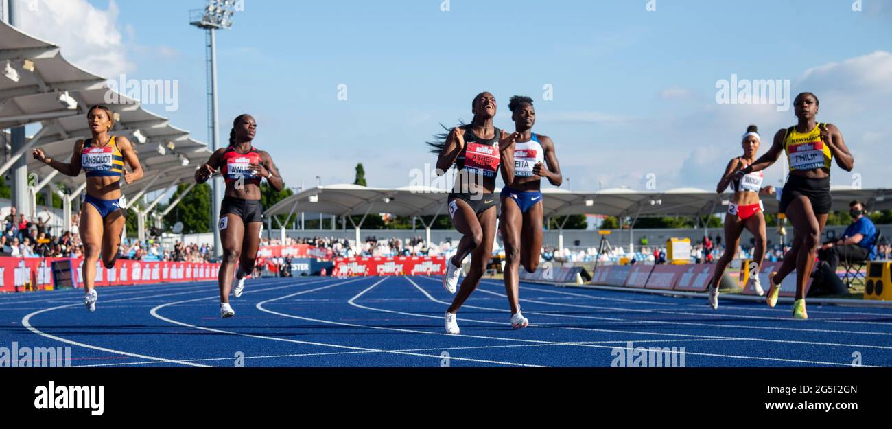 MANCHESTER - ANGLETERRE 25/27 JUIN 21: Dina Asher-Smith célébrant sa victoire dans le 100m aux Championnats d'athlétisme britanniques Muller au Manchester Re Banque D'Images