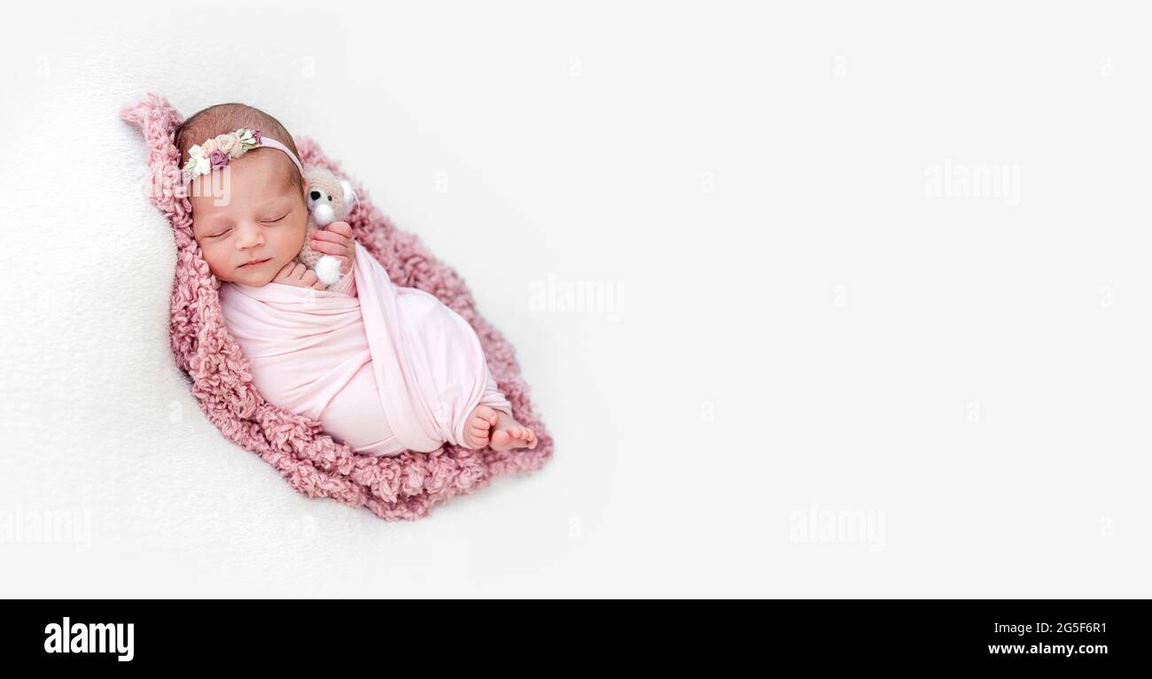 Sleeping newborn baby girl Banque D'Images