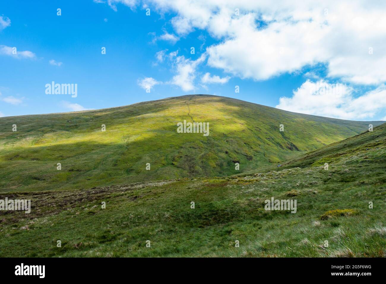 La montagne munro de Meall A Choire Leith, qui fait partie de la chaîne Ben Lawers en Écosse Banque D'Images