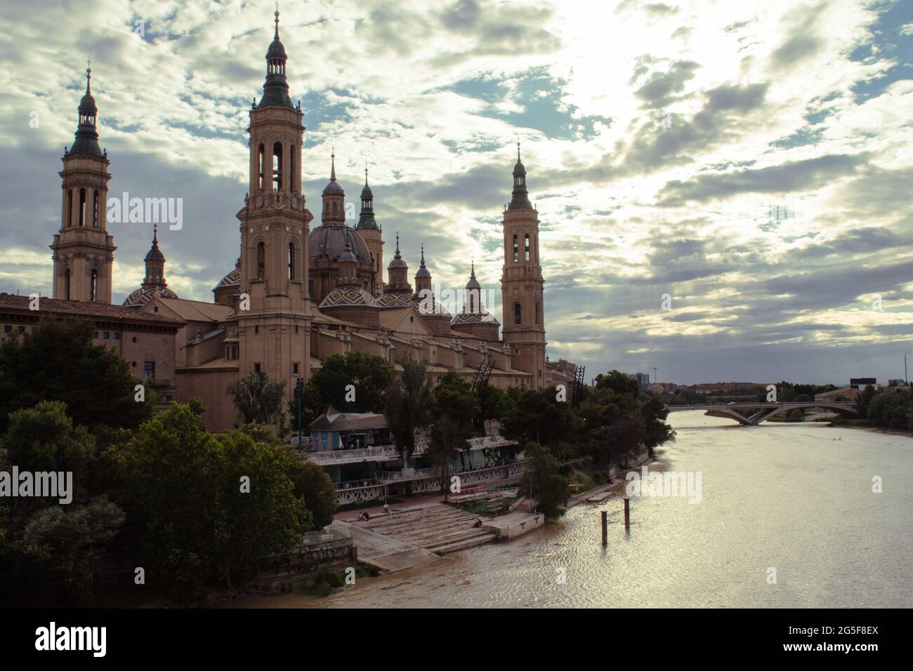 Saragosse, Espagne - 22 juin 2021 : Basilique de Nuestra Señora del Pilar, le plus important monument de la ville Banque D'Images