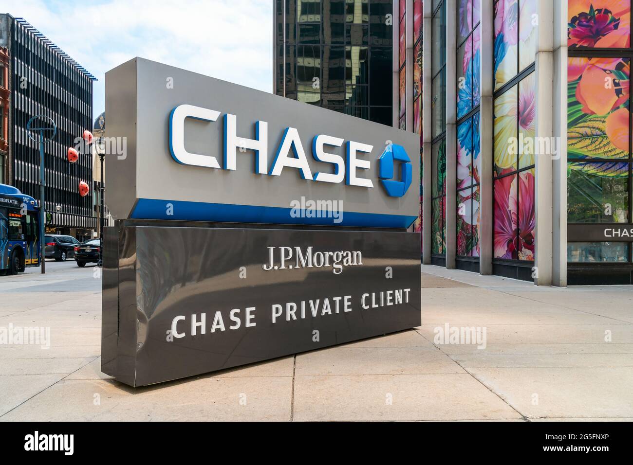 MILWAUKEE, WI, États-Unis - 19 JUIN 2021 - JP Morgan Chase Private client Bank et logo de marque. Banque D'Images