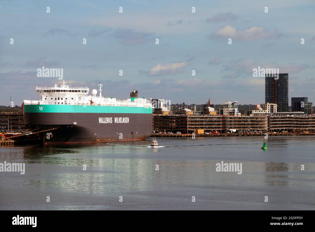 Un navire amarré à Southampton docks Banque D'Images