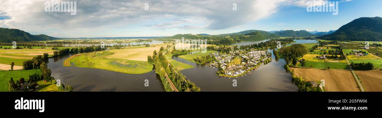 Vue panoramique aérienne de Scenic Road dans la vallée du Fraser Banque D'Images
