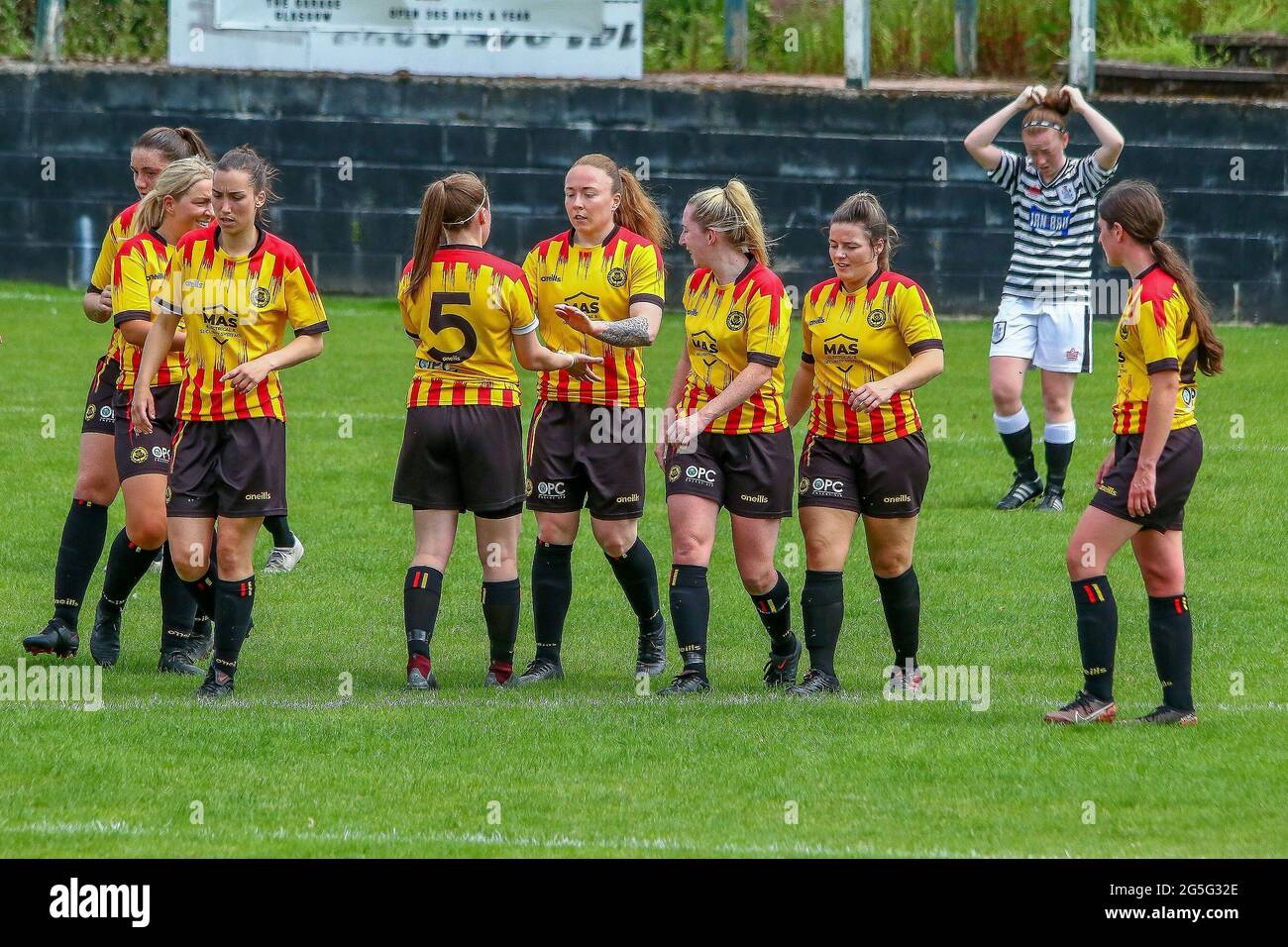 Glasgow, Royaume-Uni. 27 juin 2021. Action au cours de la Scottish Building Society Scottish Women's Premier League 2 Fixture Partick Thistle Womens FC vs Queens Park Ladies FC, Lochburn Park, Maryhill, Glasgow, 27/06/2021| Credit Colin Poultney | www.Alamy.co.uk Credit: Colin Poultney/Alay Live News Banque D'Images