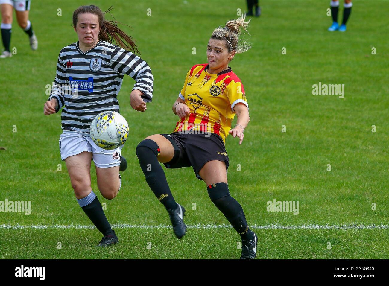 Glasgow, Royaume-Uni. 27 juin 2021. Action au cours de la Scottish Building Society Scottish Women's Premier League 2 Fixture Partick Thistle Womens FC vs Queens Park Ladies FC, Lochburn Park, Maryhill, Glasgow, 27/06/2021| Credit Colin Poultney | www.Alamy.co.uk Credit: Colin Poultney/Alay Live News Banque D'Images