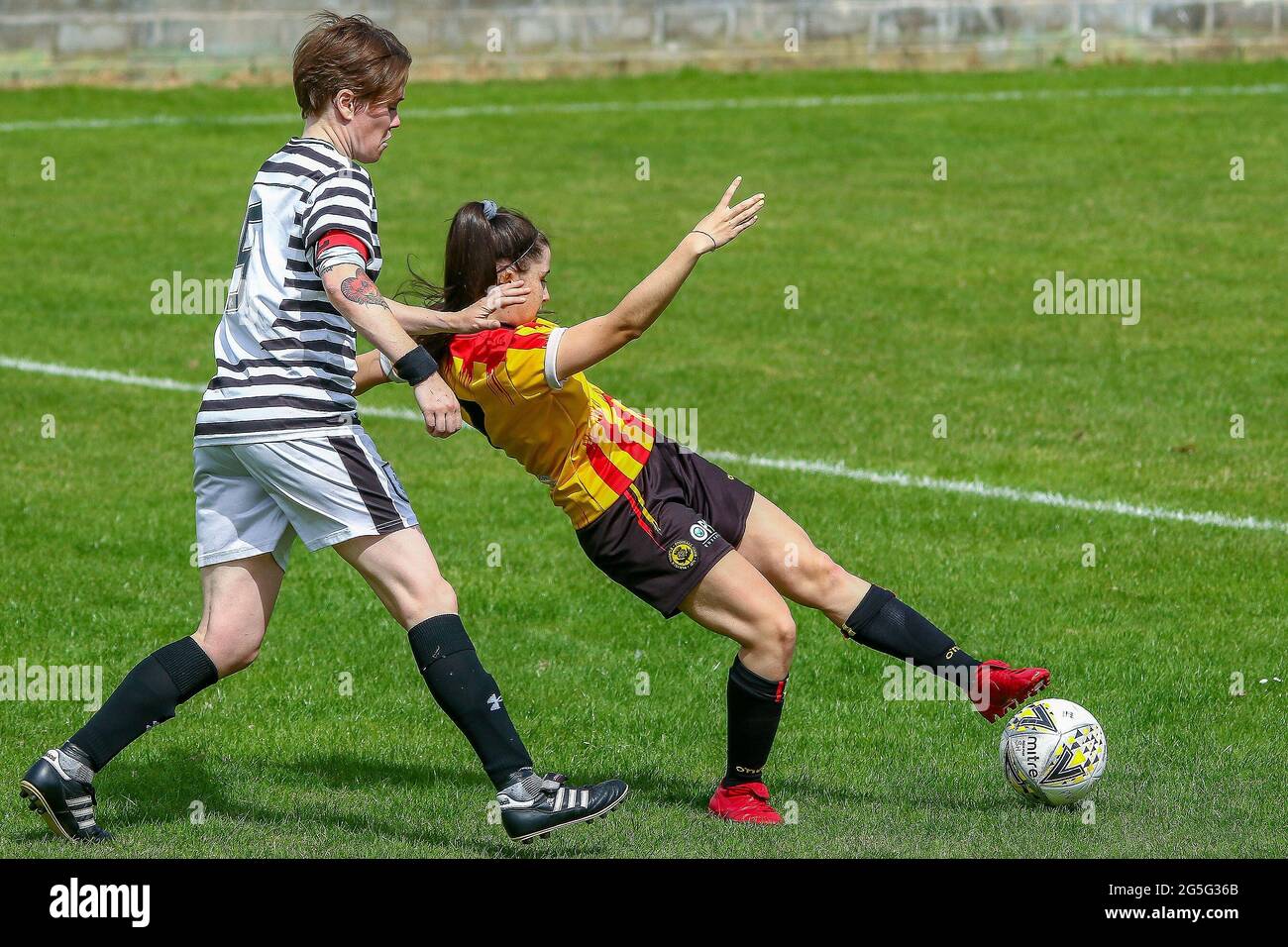 Glasgow, Royaume-Uni. 27 juin 2021. Action au cours de la Scottish Building Society Scottish Women's Premier League 2 Fixture Partick Thistle Womens FC vs Queens Park Ladies FC, Lochburn Park, Maryhill, Glasgow, 27/06/2021| Credit Colin Poultney | www.Alamy.co.uk Credit: Colin Poultney/Alay Live News Banque D'Images