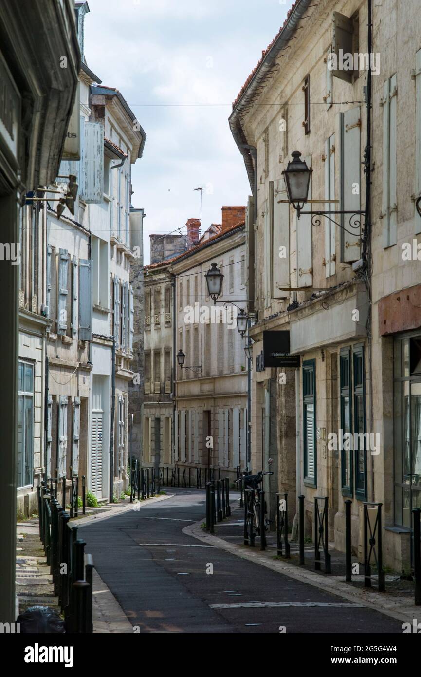 ANGOULÊME, FRANCE - JUILLET 16 2018 : rue d'Angoulême Photo Stock - Alamy