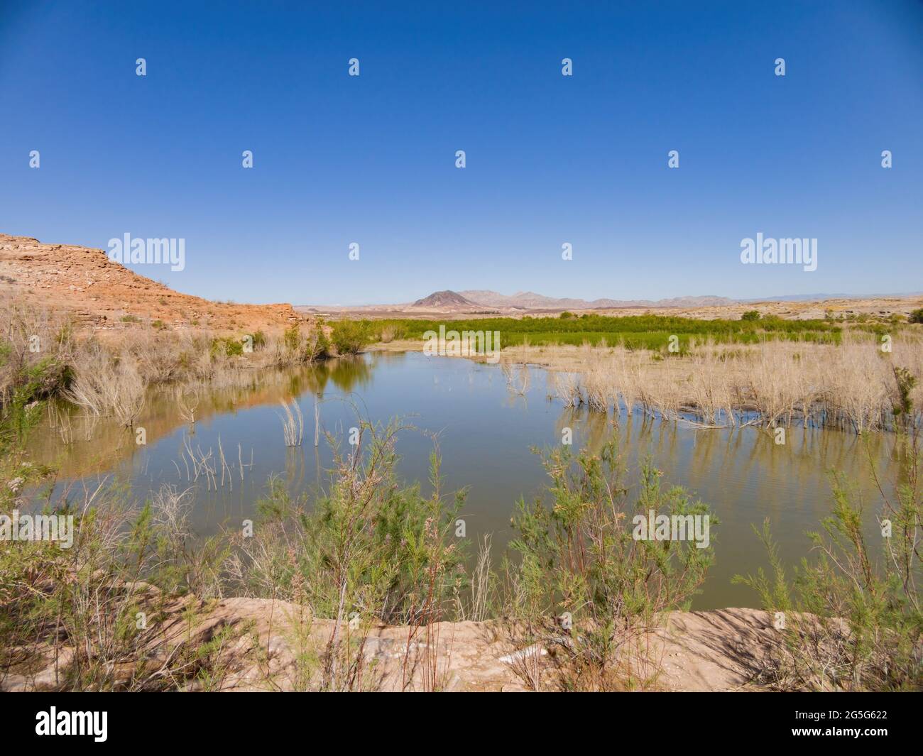 Vue ensoleillée sur le magnifique paysage autour du lac Mead National Recreation Area au Nevada Banque D'Images