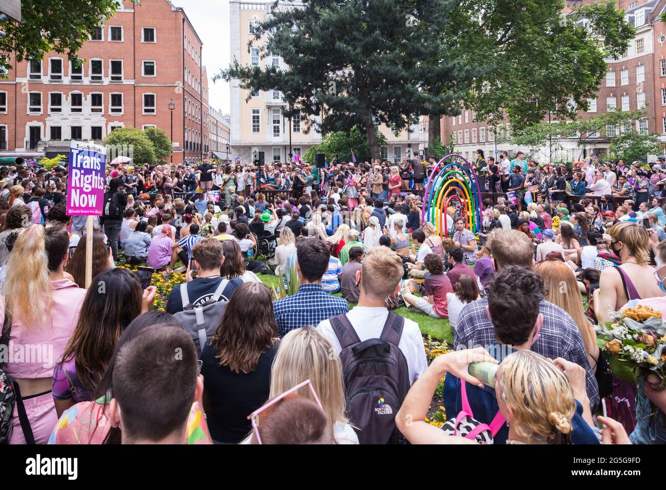 Munroe Bergdorf prenant la parole à la fin de la troisième édition de London Trans Pride, sur la place Soho Banque D'Images
