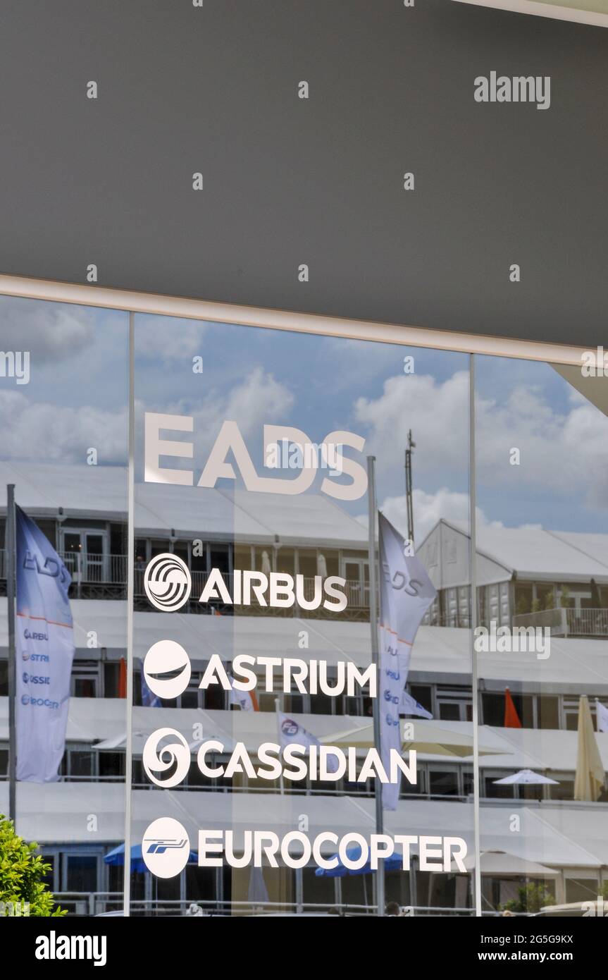 Chalet d'exposition EADS au salon international de l'aéronautique de Farnborough 2012, Royaume-Uni. Groupe comprenant Airbus, Astrium, Cassidian et Eurocopter. Promotion Banque D'Images
