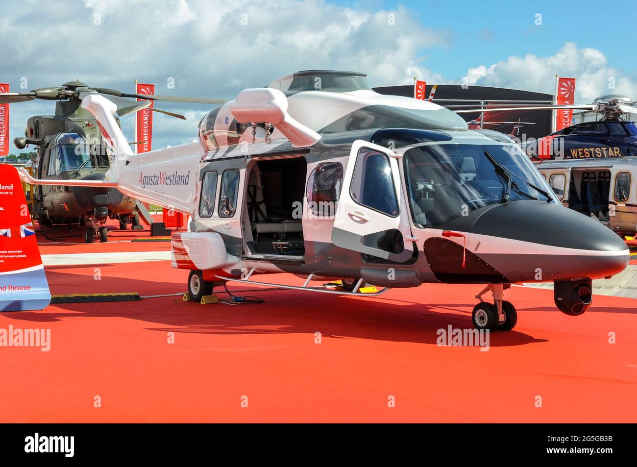 L'hélicoptère AW189 d'AgustaWestland exposé au salon international de l'aéronautique de Farnborough 2012, au Royaume-Uni. Zone d'affichage Finmeccanica Banque D'Images