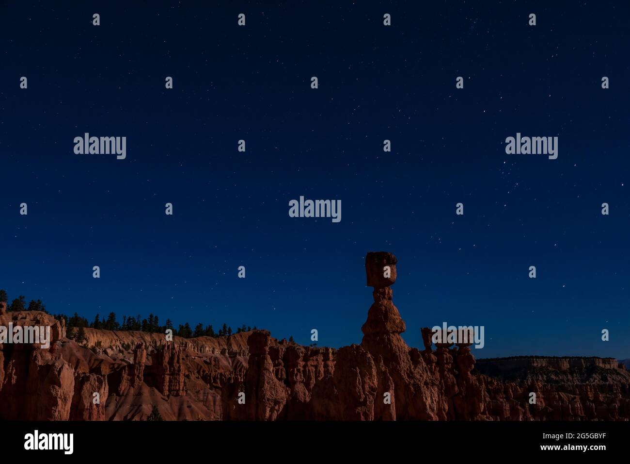 Thor's Hammer sous le ciel nocturne dans le parc national de Bryce Canyon, Utah Banque D'Images