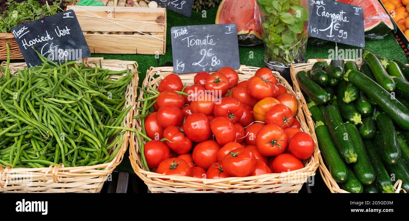 tomates et haricots sur le marché français Banque D'Images