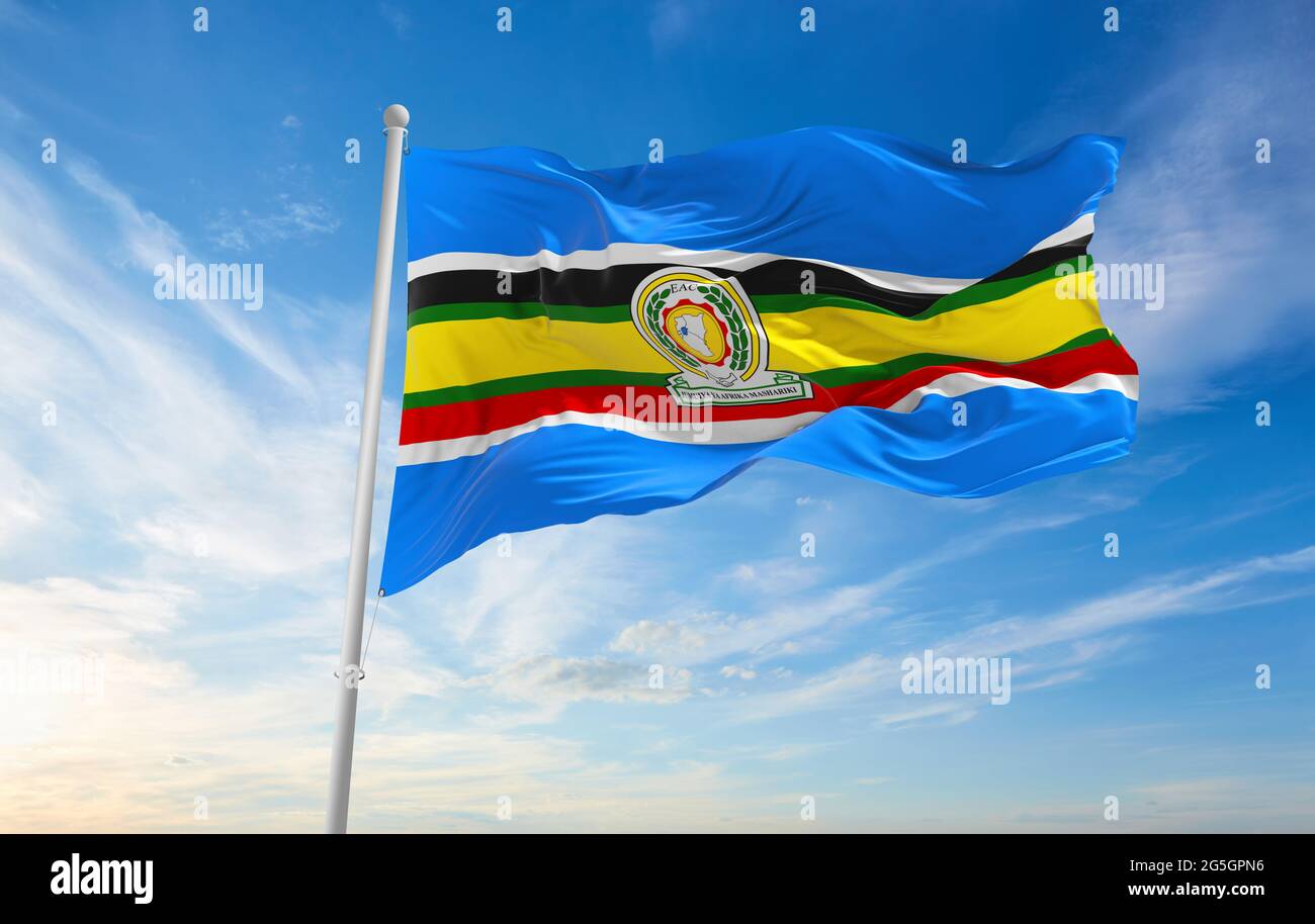 Minsk, Bélarus - mai 2021 : drapeau de la Communauté de l'Afrique de l'est agitant sous le vent au mât sur fond de ciel bleu. illustration 3d. Banque D'Images