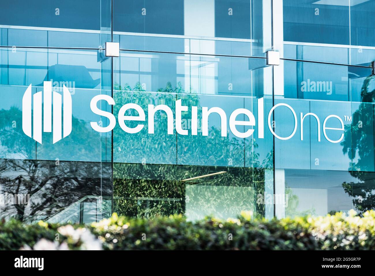 26 sept 2020 Mountain View / CA / USA - logo SentinelOne à leur siège social dans la Silicon Valley; SentinelOne Inc est une start-up américaine de cybersécurité Banque D'Images