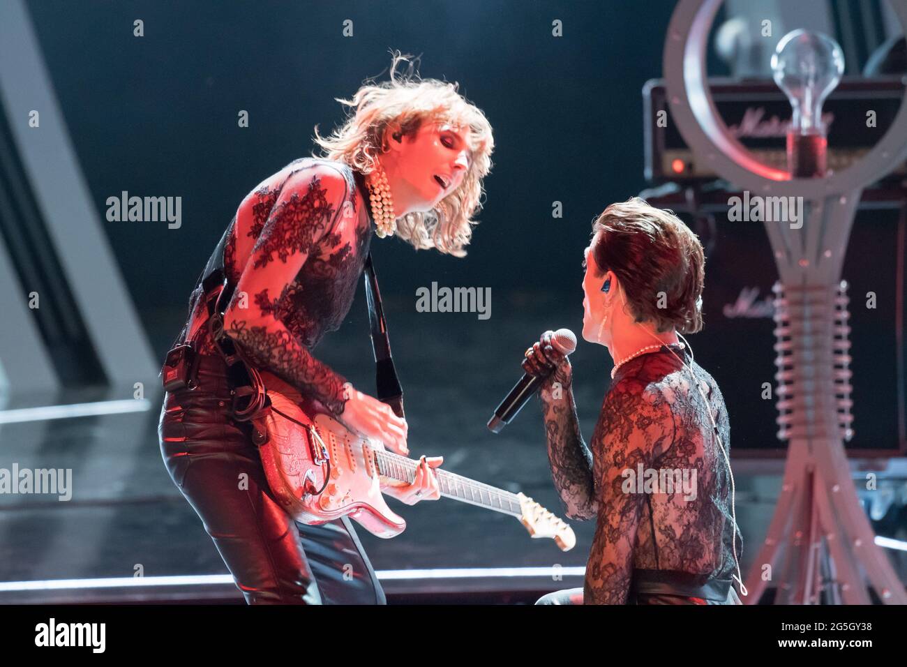 Thomas Raggi et Damiano David de Måneskin en concert au Polsat SuperHit Festiwal 2021 à l'Opéra Lesna (Opéra forestier) à Sopot, en Pologne. 26 juin 2021 Banque D'Images