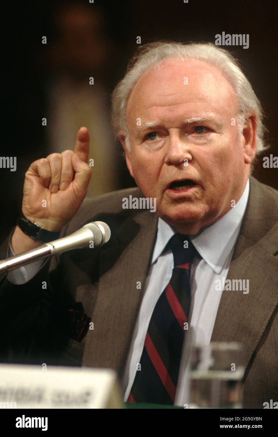 Washington, DC, États-Unis. 24 mars 1998. L'acteur Carroll O'Connor témoigne de la toxicomanie devant un sous-comité du Sénat sur la santé au travail et les services à la personne le 24 mars 1998 à Washington, D.C. Banque D'Images