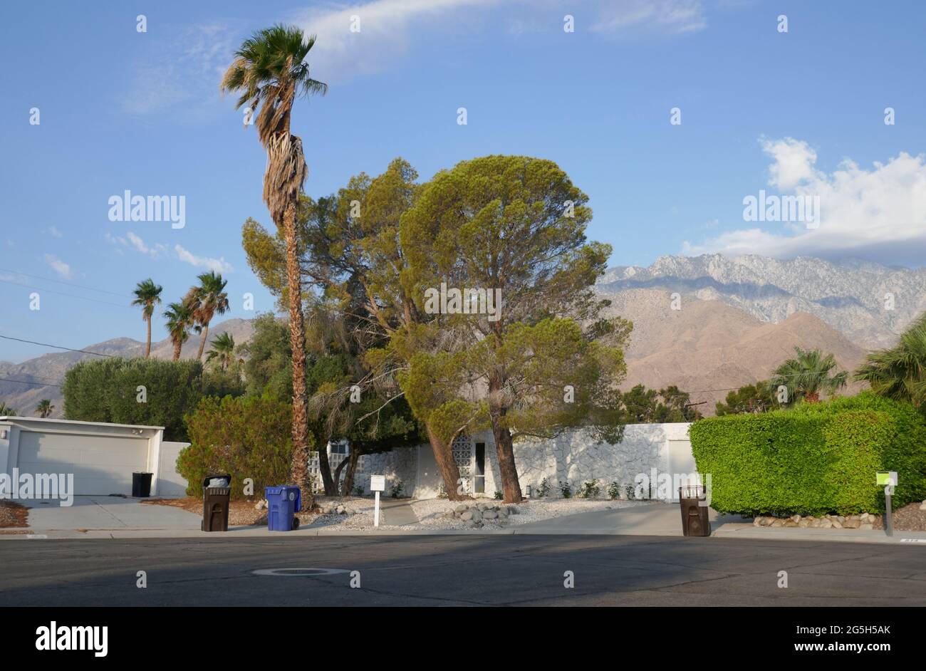 Palm Springs, Californie, États-Unis 24 juin 2021 UNE vue générale de l'atmosphère de l'ancien domicile/maison de l'acteur Steve McQueen au 811 E. Grace Circle le 24 juin 2021 à Palm Springs, Californie, États-Unis. Photo par Barry King/Alay stock photo Banque D'Images