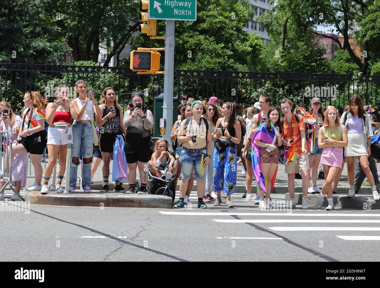 Manhattan, New York, États-Unis, le 27 juin 2021 - des milliers de personnes ont participé aujourd'hui à la gay Pride Parade 2021 à New York. Photo: Crédit PHOTO Luiz Rampelotto/EuropaNewswire OBLIGATOIRE. Banque D'Images