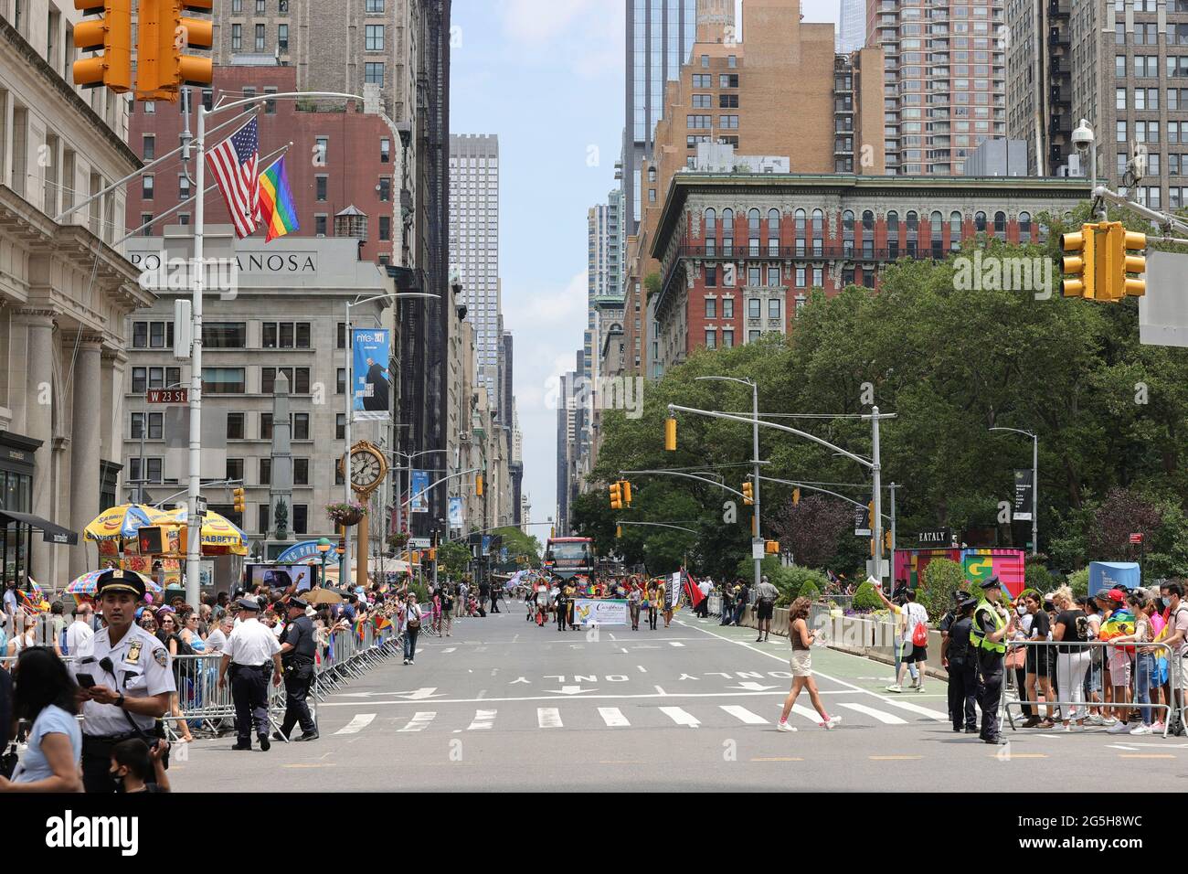 Manhattan, New York, États-Unis, le 27 juin 2021 - des milliers de personnes ont participé aujourd'hui à la gay Pride Parade 2021 à New York. Photo: Crédit PHOTO Luiz Rampelotto/EuropaNewswire OBLIGATOIRE. Banque D'Images