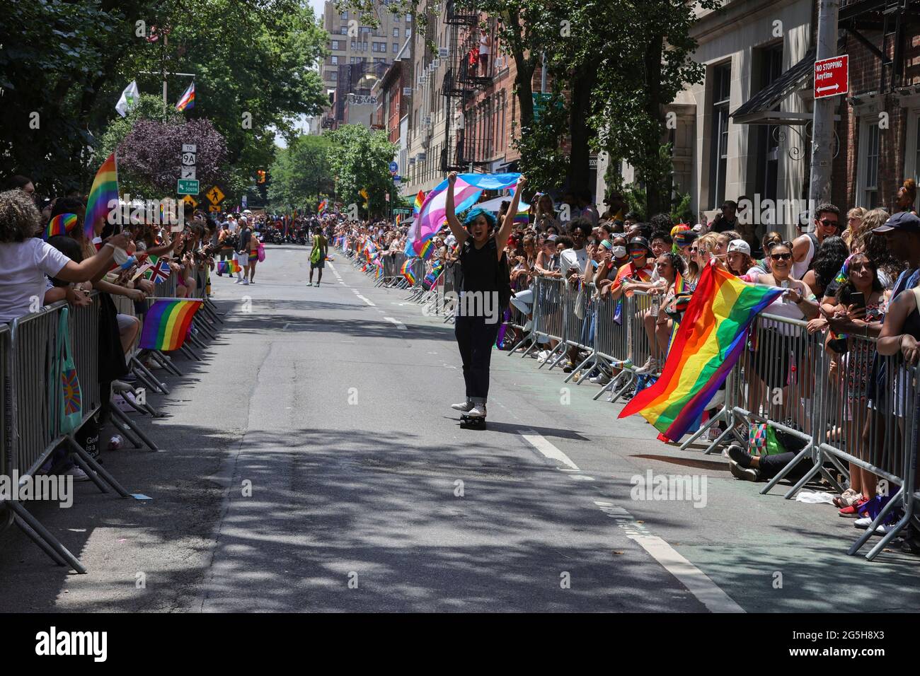 Manhattan, New York, États-Unis, le 27 juin 2021 - des milliers de personnes ont participé aujourd'hui à la gay Pride Parade 2021 à New York. Photo: Crédit PHOTO Luiz Rampelotto/EuropaNewswire OBLIGATOIRE. Banque D'Images