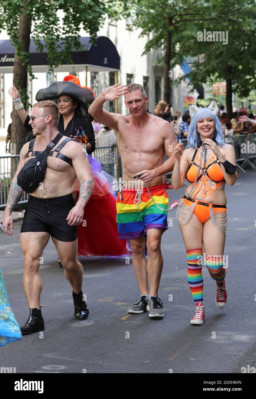 Manhattan, New York, États-Unis, le 27 juin 2021 - des milliers de personnes ont participé aujourd'hui à la gay Pride Parade 2021 à New York. Photo: Crédit PHOTO Luiz Rampelotto/EuropaNewswire OBLIGATOIRE. Banque D'Images