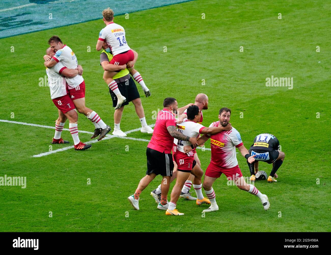 Les joueurs de Harlequins fêtent le dernier coup de sifflet après avoir remporté la première finale de rugby Gallagher, Exeter Chiefs -V- Harlequins, le samedi juin Banque D'Images