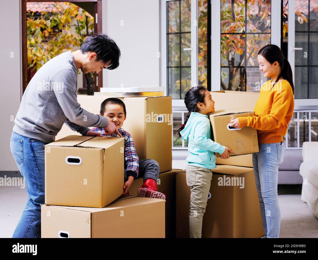 Une famille heureuse de quatre mouvements photo de haute qualité Banque D'Images