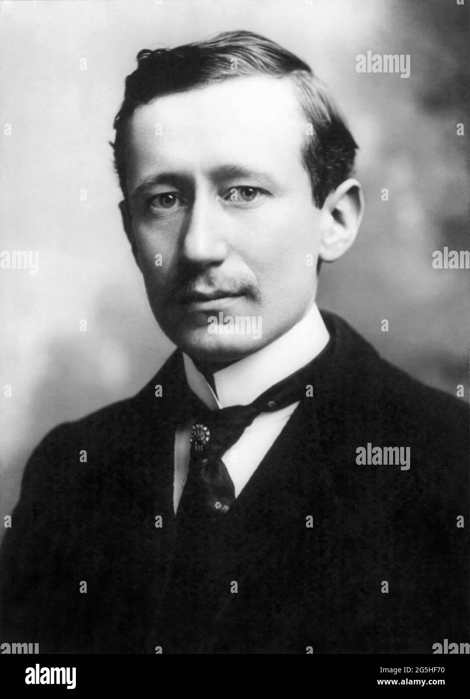 Guglielmo Marconi (1874-1937), physicien italien et inventeur de la radio, qui a partagé le prix Nobel de physique 1909 avec Karl Ferdinand Braun « en reconnaissance de leur contribution au développement de la télégraphie sans fil ». Banque D'Images