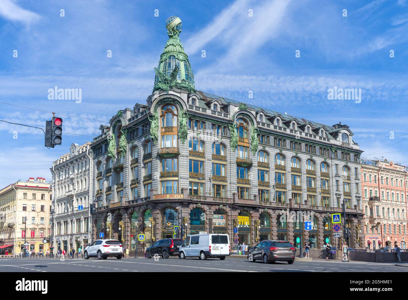 SAINT-PÉTERSBOURG, RUSSIE - 06 JUIN 2021 : vue sur la construction de la Maison du livre (Maison de la Société du chanteur) le jour de juin Banque D'Images