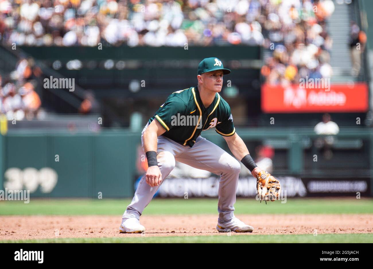 Juin 27 2021 San Francisco CA, États-Unis Oakland Athletics troisième bassiste Matt Chapman (26) reste vigilant à la troisième base pendant le match de la MLB entre les Oakland Athletics et les San Francisco Giants, Oakland a gagné 6-2 à Oracle Park San Francisco Calif. Thurman James/CSM Banque D'Images