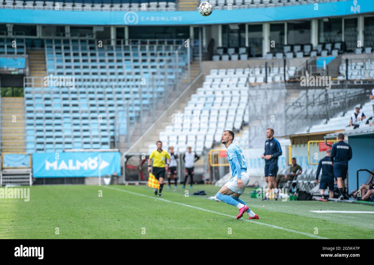 Malmoe, Suède. 27 juin 2021. Veljko Birmancevic (19) de Malmoe FF vu pendant le football amical entre Malmoe FF et FC Midtjylland à Eleda Stadion à Malmoe. (Gonzales Photot - Joe Miller). Banque D'Images