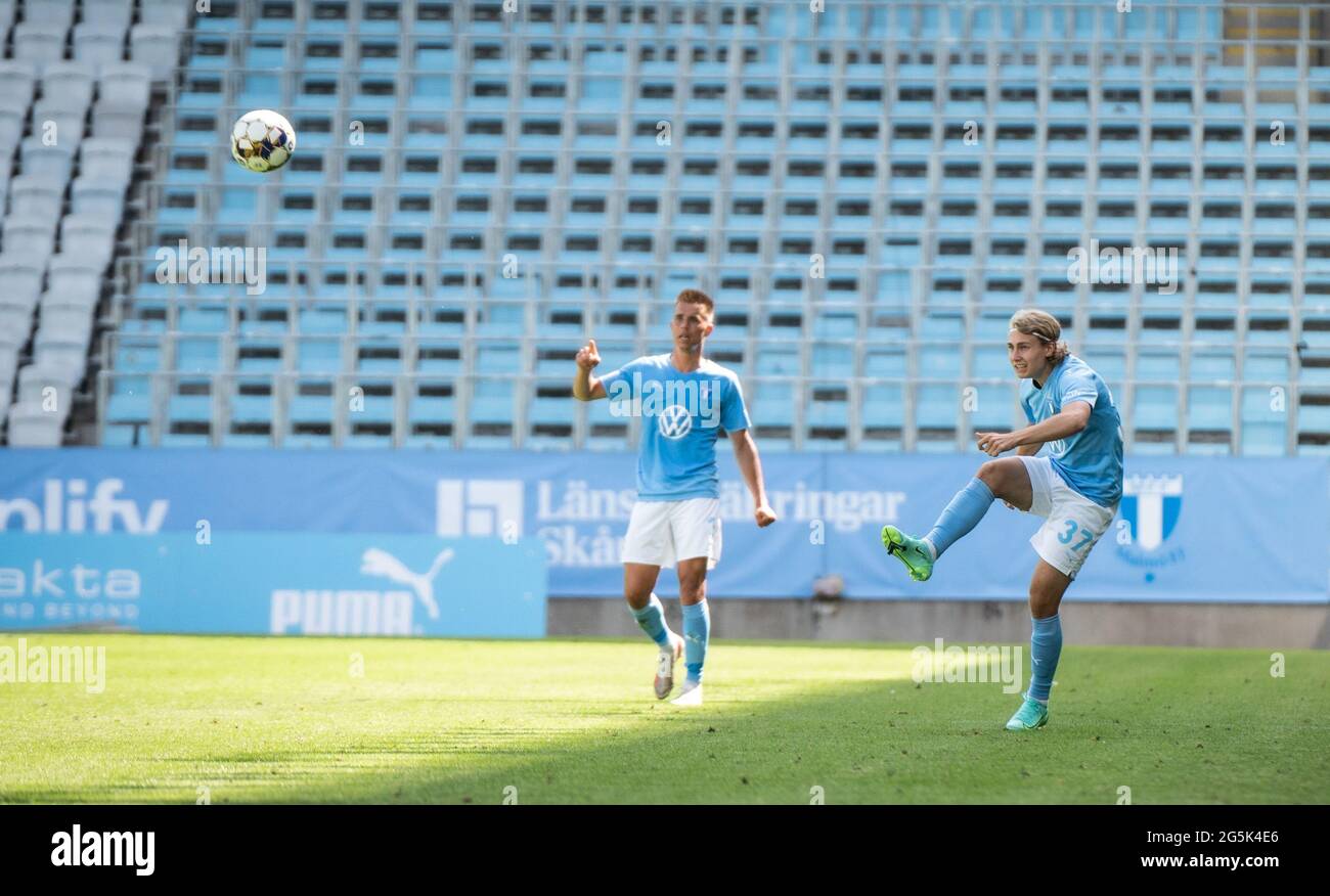 Malmoe, Suède. 27 juin 2021. Sebastian Nanasi (37) de Malmoe FF vu pendant le football ami entre Malmoe FF et FC Midtjylland à Eleda Stadion à Malmoe. (Gonzales Photot - Joe Miller). Banque D'Images