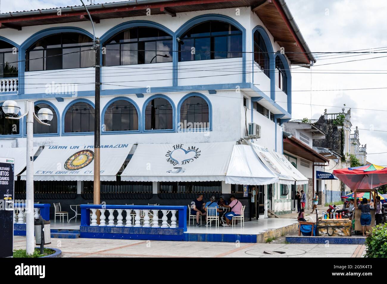 Aube sur l'Amazone à Iquitos, Pérou Banque D'Images