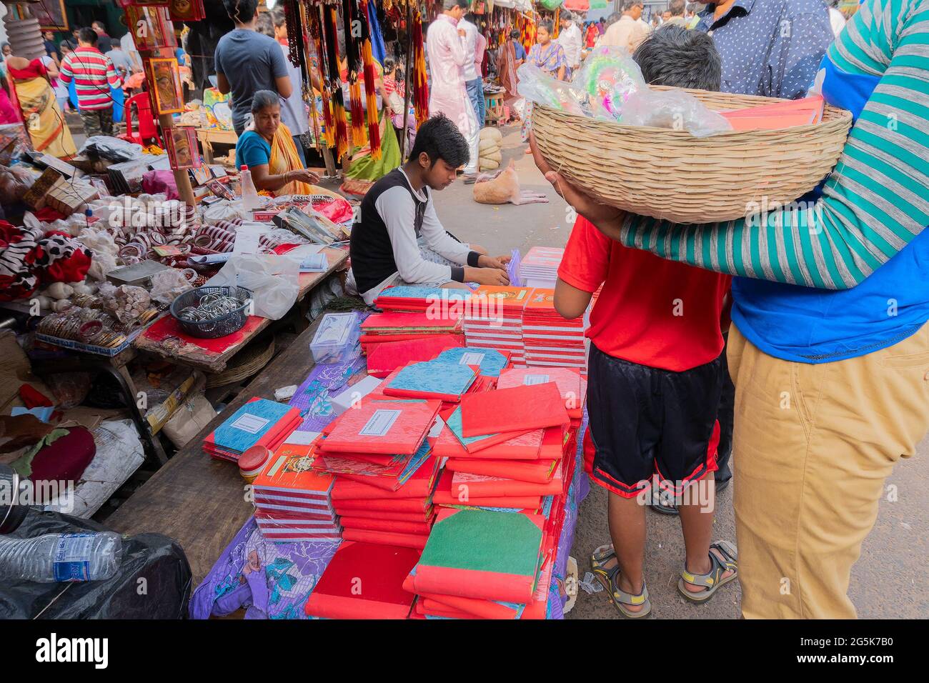 Kolkata, Bengale-Occidental, Inde - 15 avril 2019 : de nouveaux livres de comptes sont empilés pour la vente. Traditionnellement, les nouveaux livres sont utilisés à partir de Banque D'Images