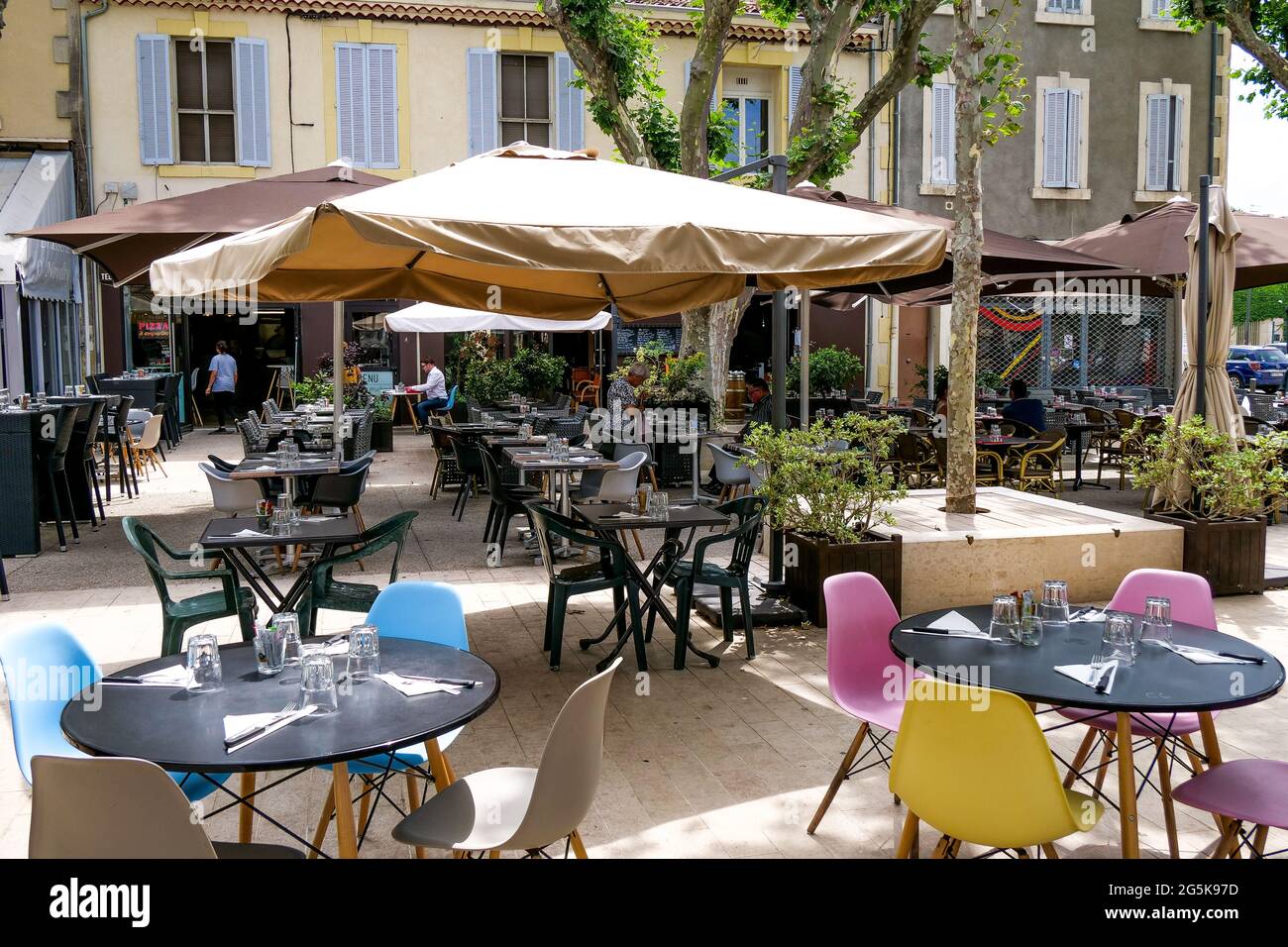 Terrasse de café, place Morgan, salon de Provence, Bouches du Rhône, France  Photo Stock - Alamy