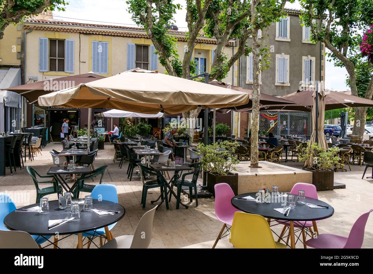 Restaurant Salon De Provence Place Morgan Terrasse de café, place Morgan, salon de Provence, Bouches du Rhône, France  Photo Stock - Alamy