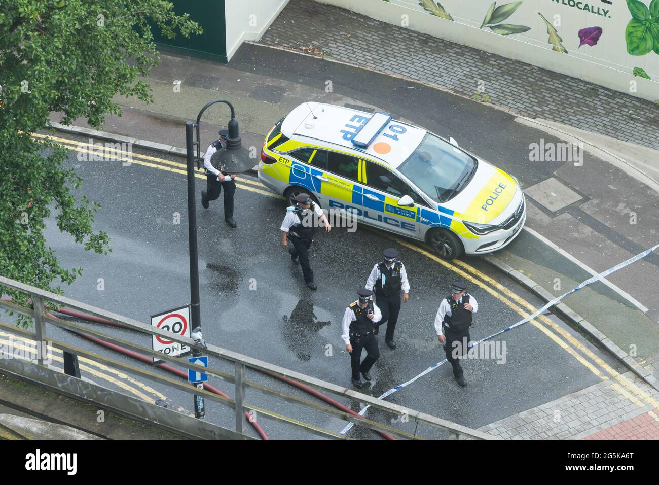 La police et les services d'urgence vus d'en haut en action à un incendie à Elephant and Castle Banque D'Images