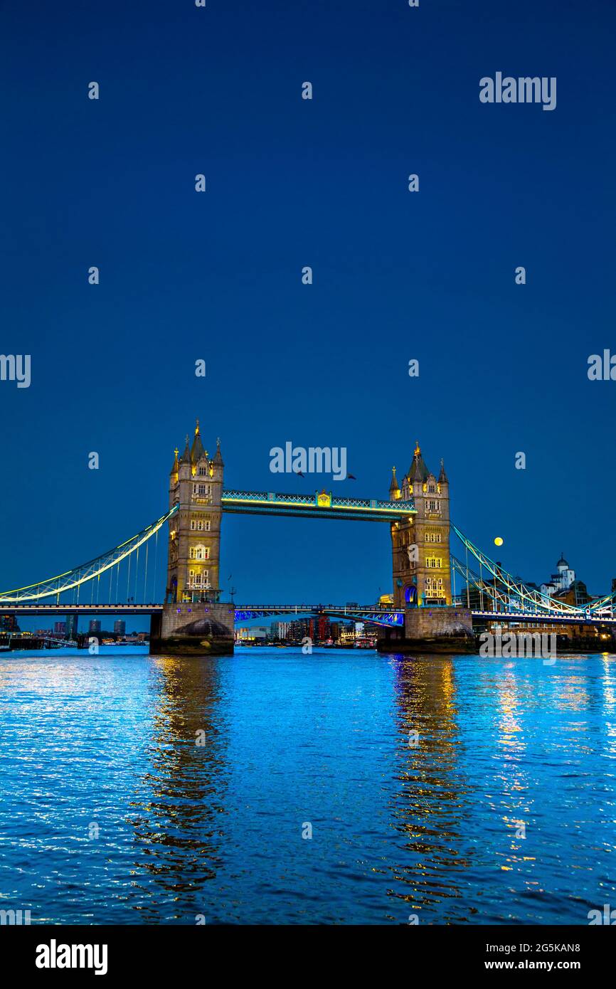 Tower Bridge au-dessus de la Tamise, Londres, Royaume-Uni Banque D'Images