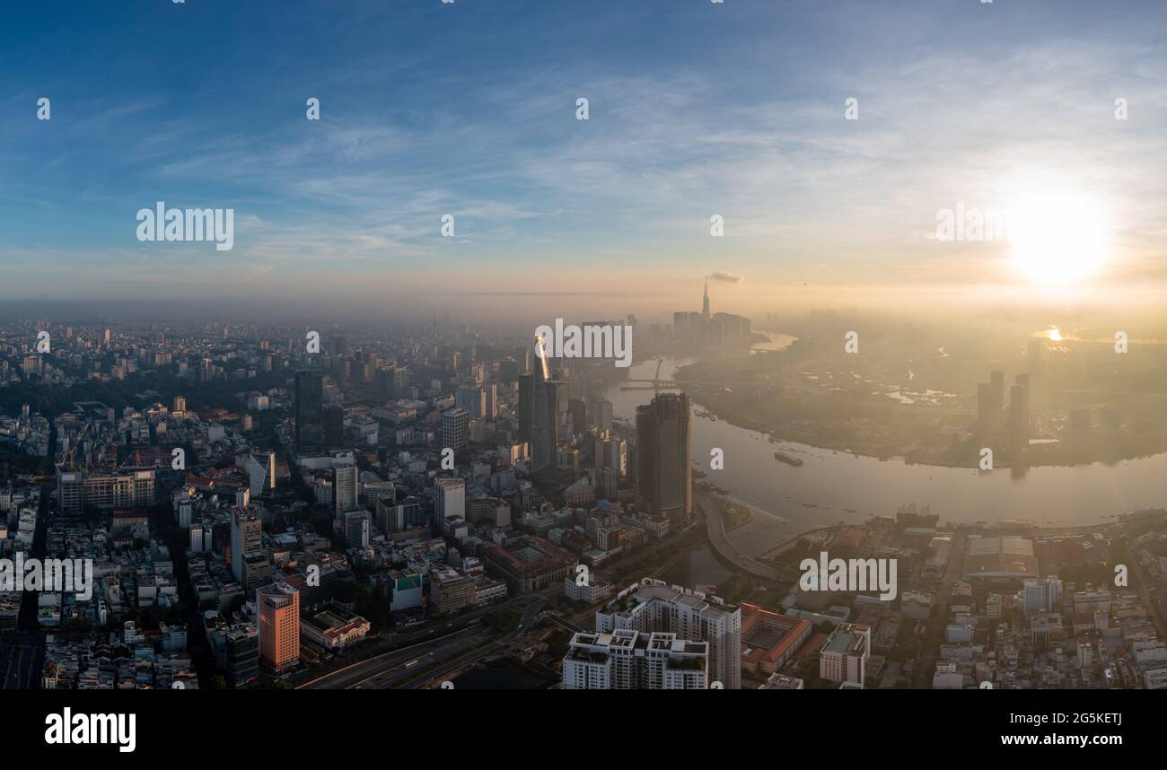 Photo aérienne de la ville de Ho Chi Minh au lever du soleil Banque D'Images