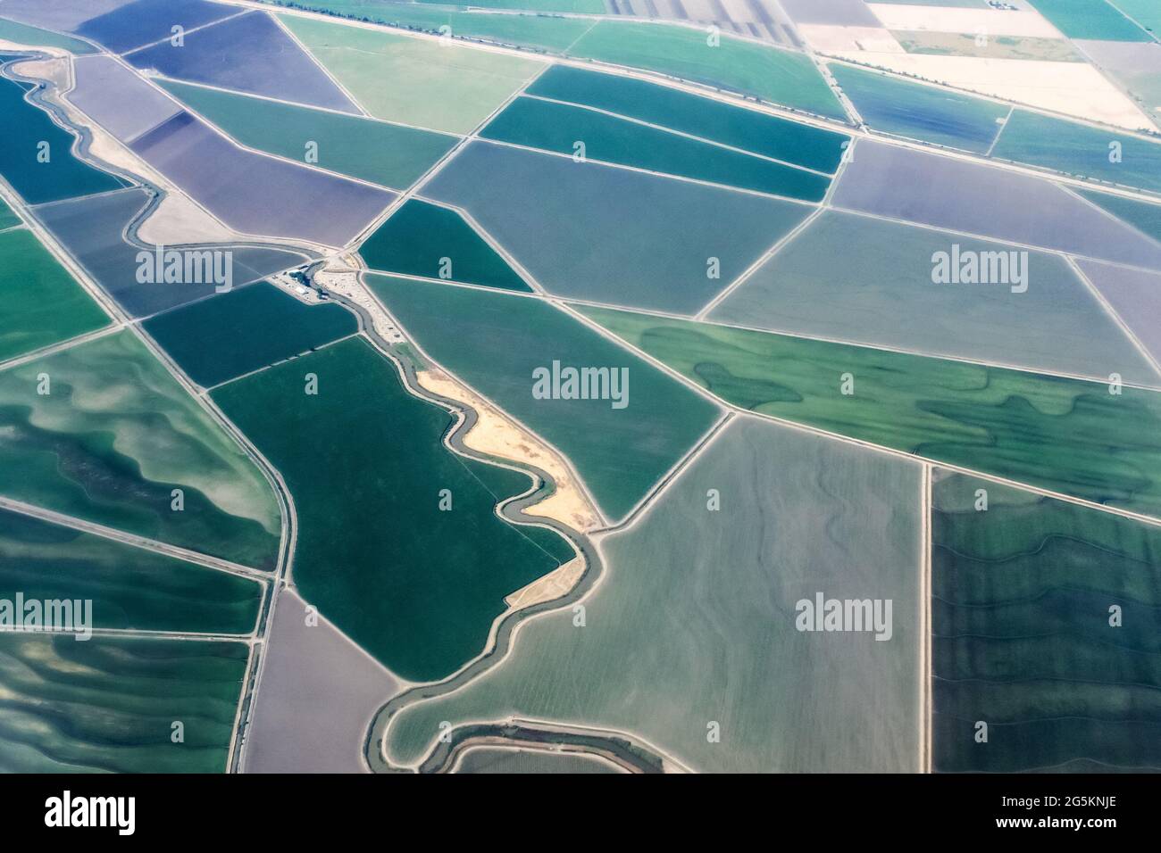 Vue sur les terres agricoles irriguées depuis le ciel - se préparer à atterrir à l'aéroport de Sacramento en Californie Banque D'Images