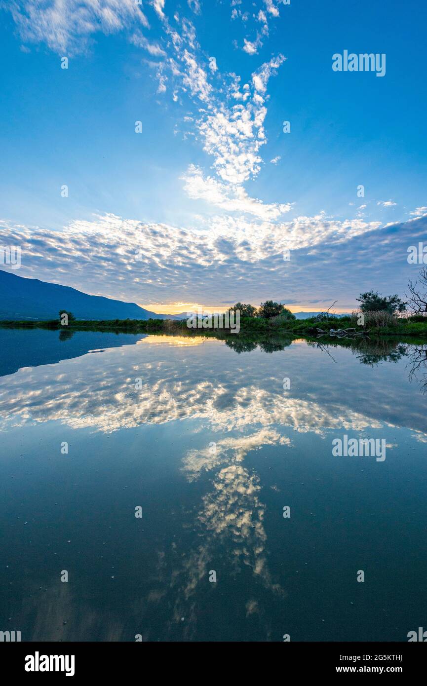 Lever de soleil sur le lac Kerkini, Macédoine, Grèce, Europe Banque D'Images
