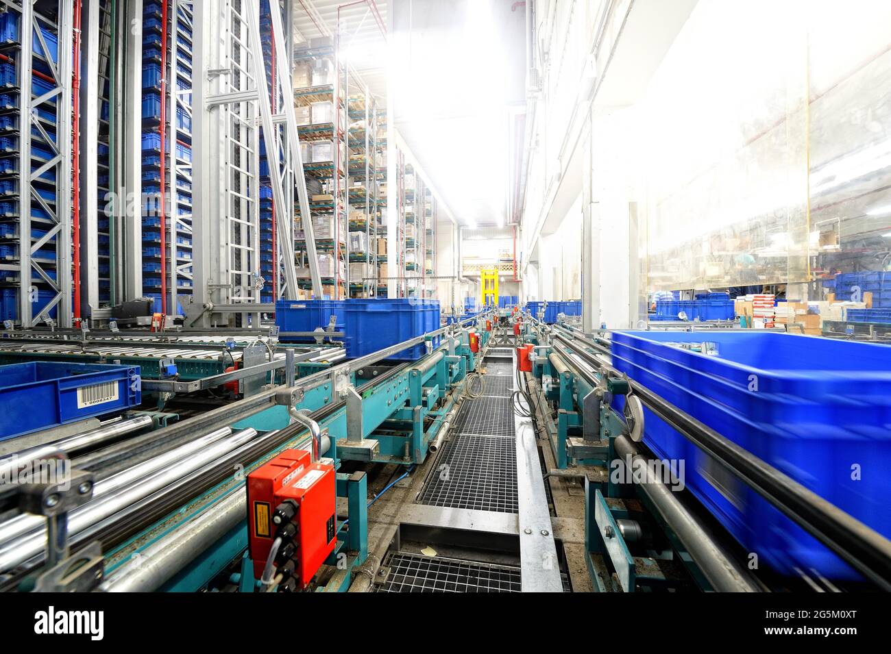 Entrepôt de haute baie, hall industriel, commerce en ligne, Allemagne, Europe Banque D'Images