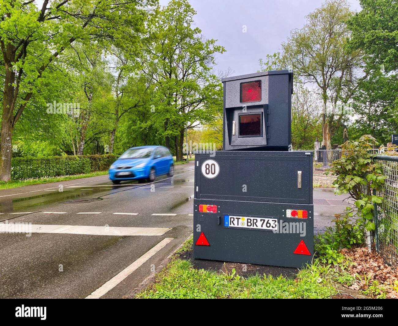Unité radar mobile, remorque d'application, semi-évaluation pour la mesure  de la vitesse, route de campagne, Reutlingen, Bade-Wurtemberg, Allemagne,  Europe Photo Stock - Alamy