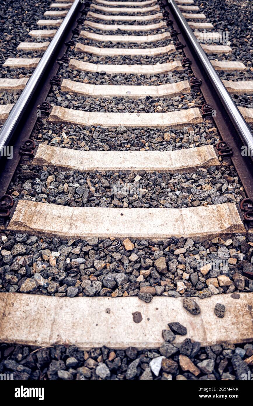 Train rails vertical closeup background Banque de photographies et d ...