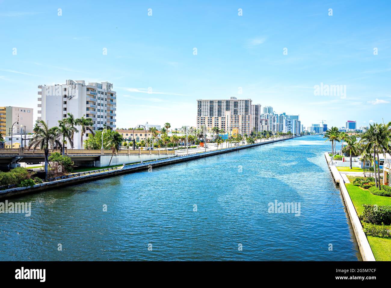 Hollywood Miami Beach Florida Cityscape horizon de gratte-ciels résidentiels bâtiments côtiers appartements appartements au-dessus de la vue aérienne à grand angle de Stranaha Banque D'Images