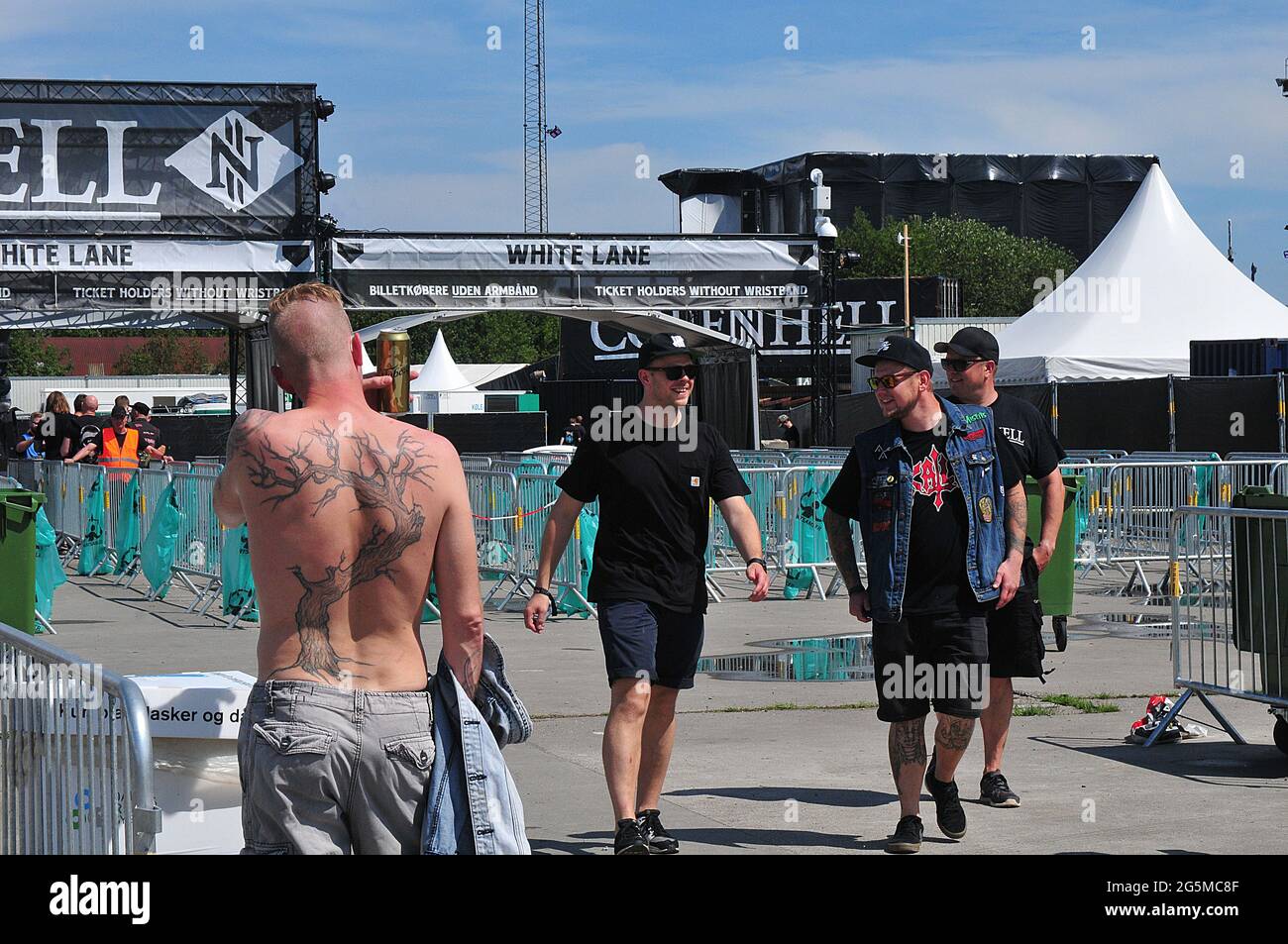 Copenhague /Danemark./ 20 juin 2019/les fans arrivent au festival de musique métallique de Copenhague sur amager dans la capitale danoise Copenhague 100 et 100 heures pour le bus t. Banque D'Images