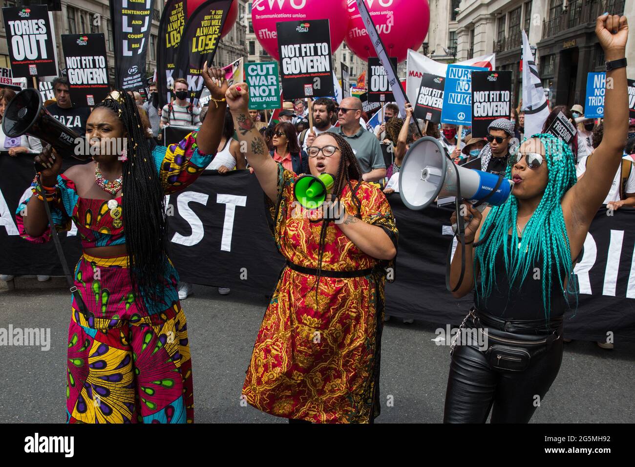 Londres, Royaume-Uni. 26 juin 2021. Des milliers de personnes assistent à la manifestation de l'Assemblée populaire unie contre les Tories. Crédit : Mark Kerrison/Alamy Banque D'Images