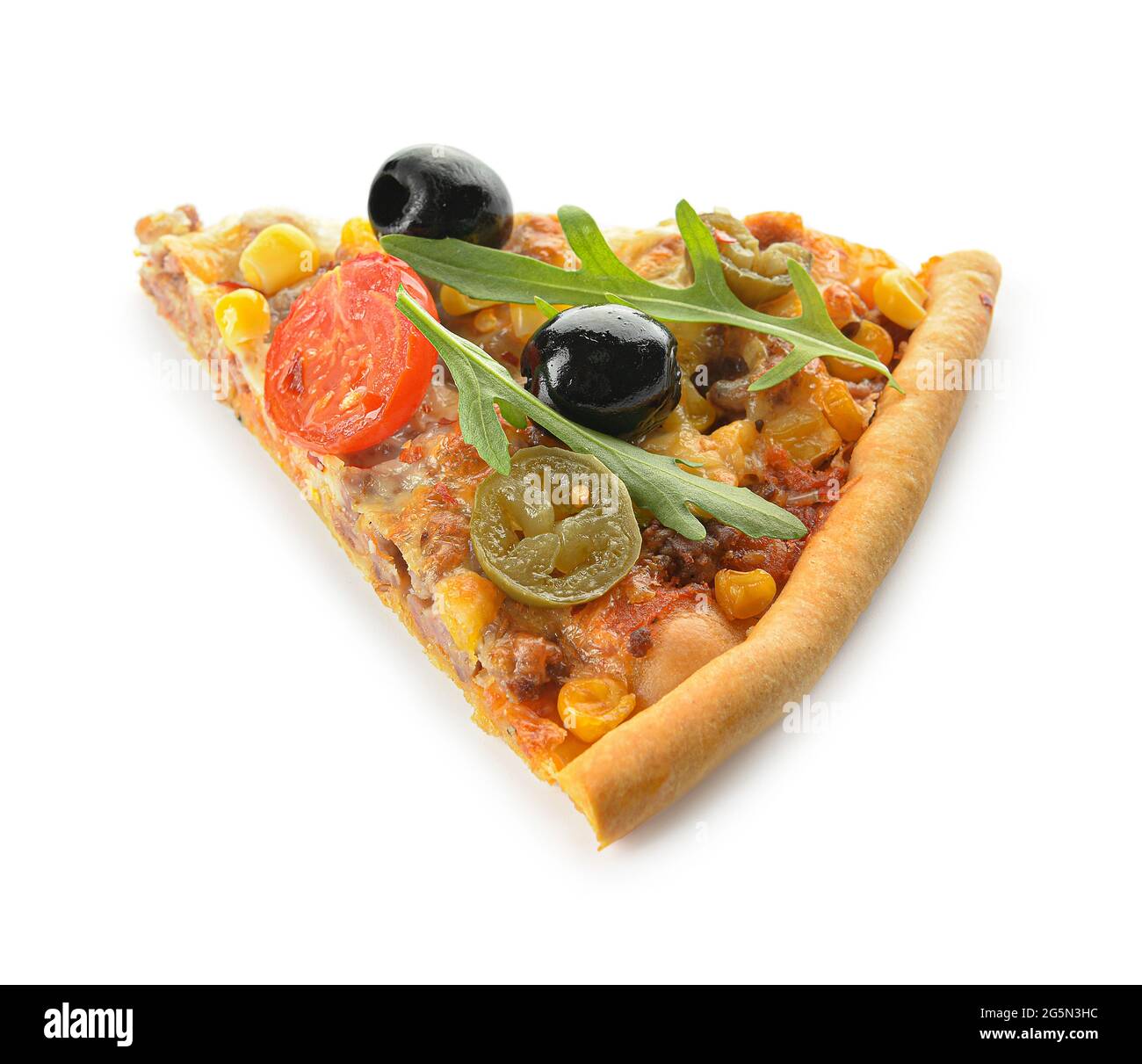 Tranche de pizza savoureuse sur fond blanc Banque D'Images